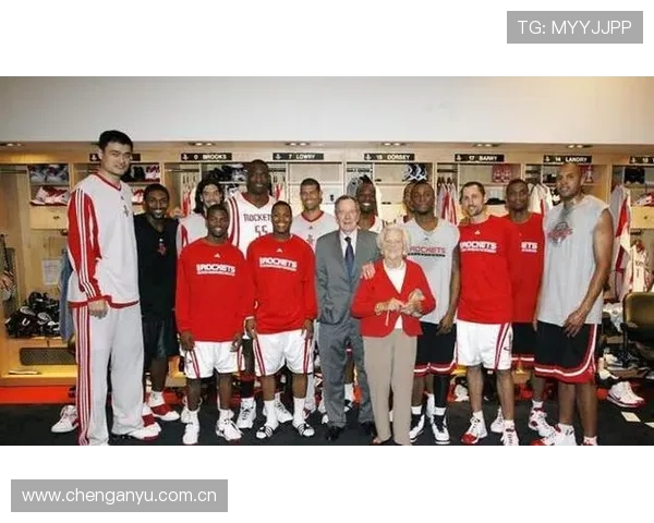 布莱尔与姚明的跨文化交流与体育精神的深度融合探讨 布莱尔与姚明的跨文化交流与体育精神的深度融合探讨